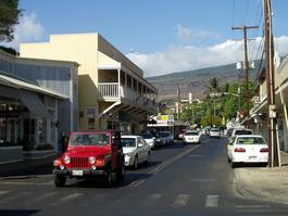 Looking up Laihainaluna St.