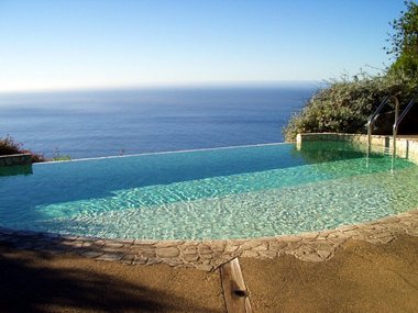 Basking pool close-up