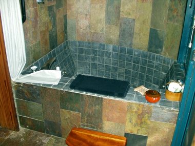 A bathtub built for two