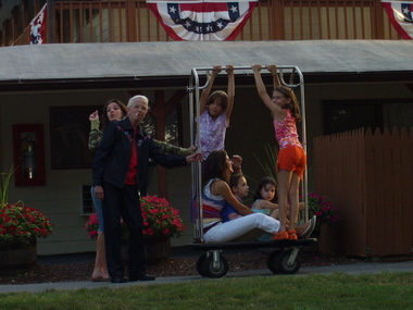 Freda, chastised by management for playing with the equipment and mocked by her granddaughter, returns the luggage rack