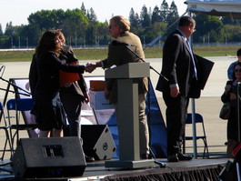 The mayor of Sunnyvale—or was that Mountain View?—congratulates Alexandra with some awards while Pete looks away