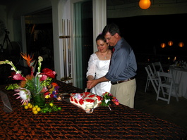 Nancy and Jody cut the cake