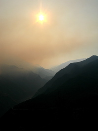 The entrance to Kings Canyon shrouded by the Tehipite fire