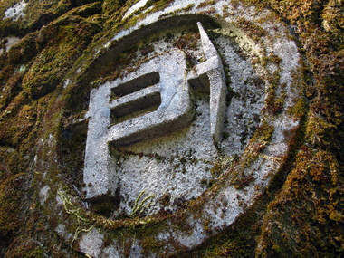 Update: Detail of Pick's symbol (on left pillar) taken 2009-10-03