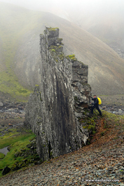 An interesting wall created by magma forcing its way through a fissure (Photo by Dan Heller)