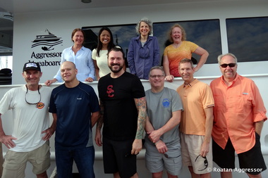 Wanda, Gale, Lori, Deb, Bill, Richard, Eric, Bryan, Jim, Tom (photo by Roatan Aggressor)