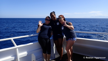 Janna, Sherryany, and Gabi (photo by Roatan Aggressor)