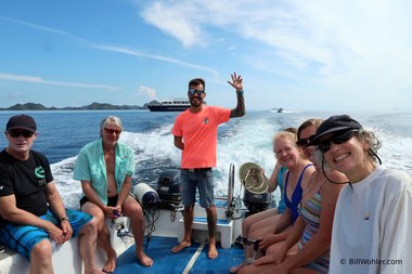 Departing for a lagoon tour	
