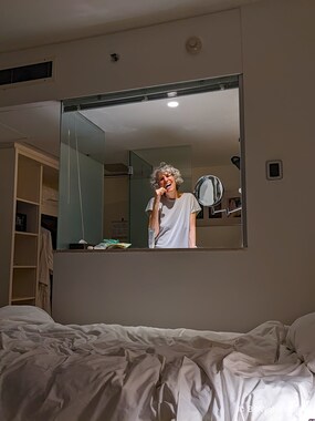 You might be wondering that it is strange for the bathroom to have a glass wall...