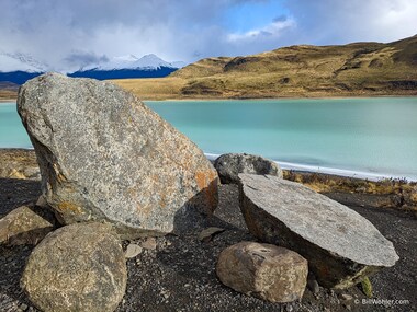 We stopped briefly at Lago Amarga on the way out of the park to admire this stone that split in two and the stromatolites that were formed as a result of cyanobacteria and a pH of 9.1