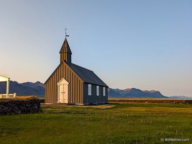The black church above the H&oacute;tel B&uacute;&eth;ir