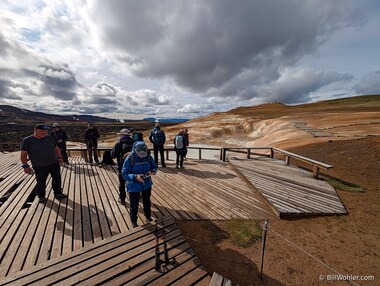 The observation deck above the fumeroles and boiling lakes