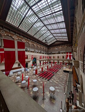 The same guard invited us to go inside the City Hall, and so we did.