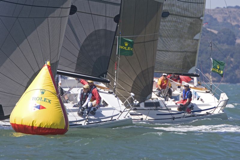 Rounding an upwind mark